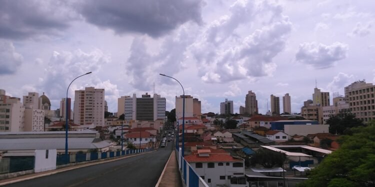 Nessa cidade o IDH é quase 0,8 e você pedala 130 km de ciclovias sem medo da violência