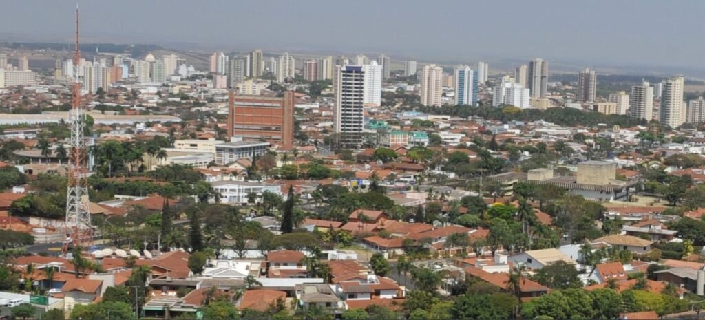 Nessa cidade o IDH é quase 0,8 e você pedala 130 km de ciclovias sem medo da violência