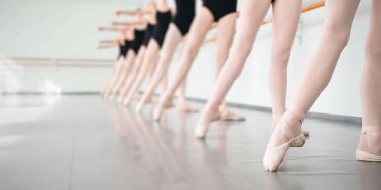 Exercícios de balé simples que emagrecem e tonificam os braços