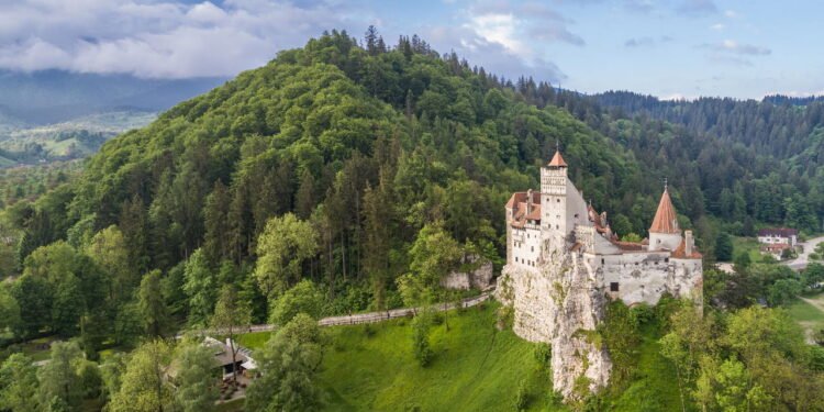 Castelo de Bran - Créditos: depositphotos.com / porojnicu