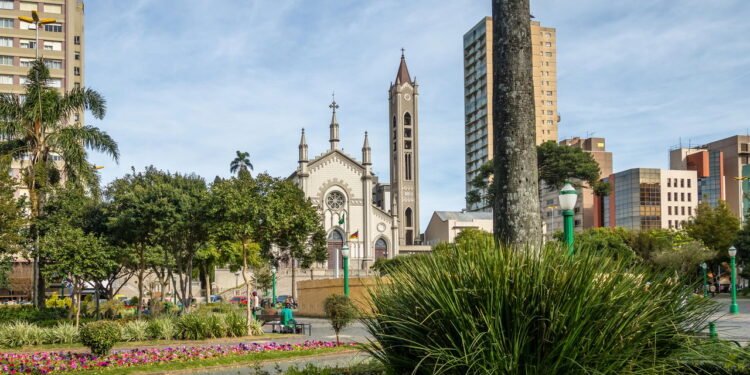 Cidade na Serra Gaúcha une inovação na indústria com raízes culturais preservadas