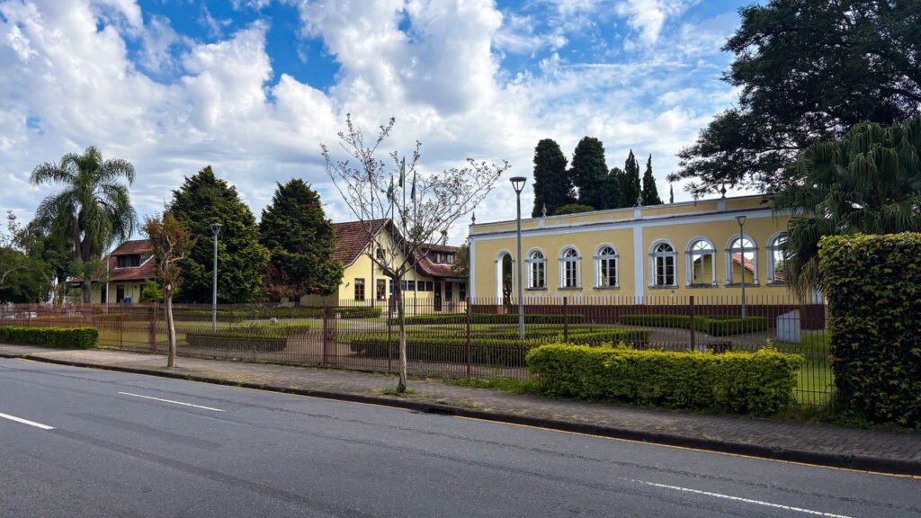 Onde viver cercado pela natureza e com alta qualidade de vida no Brasil?