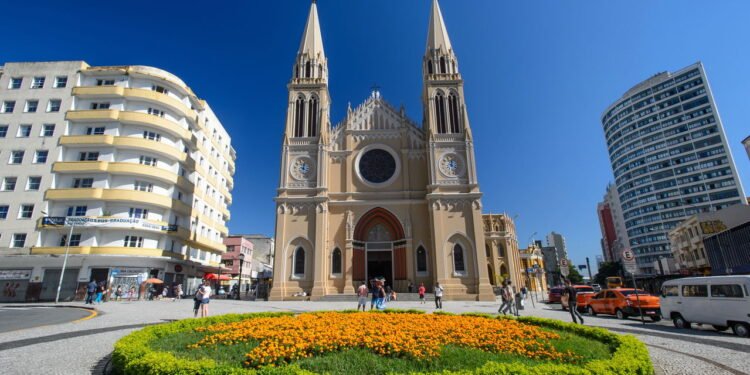 Catedral em Curitiba - Créditos: depositphotos.com / detanan