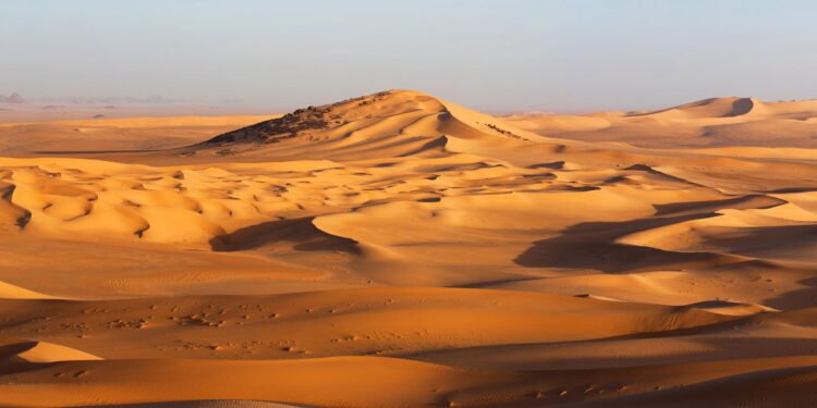 NASA descobre “mancha branca” no deserto do Saara, cientistas ficam surpresos