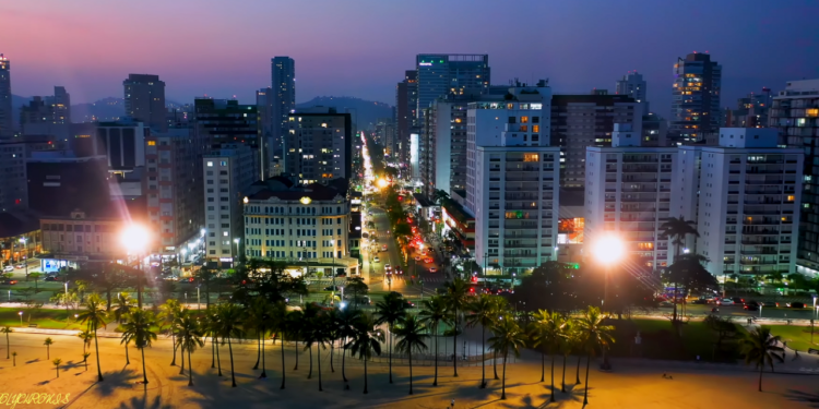 Essa cidade paulista abriga o maior porto da América Latina e conquista com sua beleza