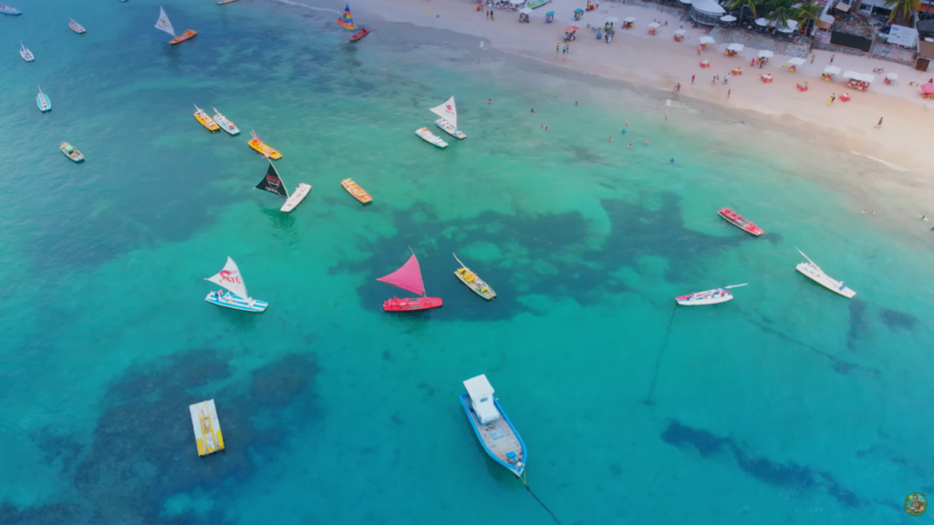 O paraíso nordestino que conquista turistas por ter uma das praias mais bonitas do Brasil