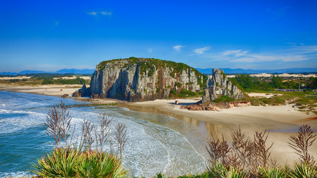 Litoral gaúcho encanta com sua beleza e ondas perfeitas para surfar