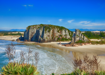 A mais bela praia gaúcha é perfeita para quem busca um cenário paradisíaco e vida tranquila