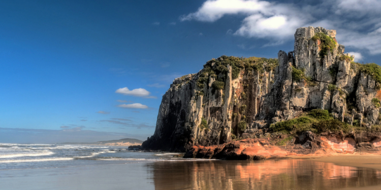 Essa cidade é um paraíso que une as águas mais azuis do RS com vida boa e tranquila