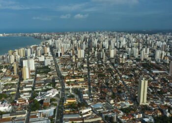 Conheça a cidade nordestina onde o verão não acaba e a cultura pulsa forte