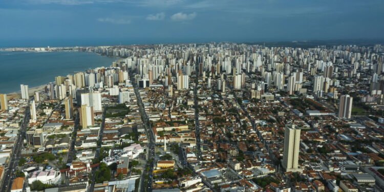 Conheça a cidade nordestina onde o verão não acaba e a cultura pulsa forte