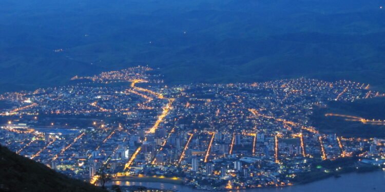 Cidade mineira de 281 mil habitantes é Capital Mundial do Voo Livre e atrai aventureiros