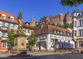 Essa cidade mistura romance, história e a 'prisão de estudantes' mais curiosa da Europa