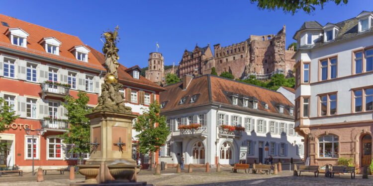 Essa cidade mistura romance, história e a 'prisão de estudantes' mais curiosa da Europa