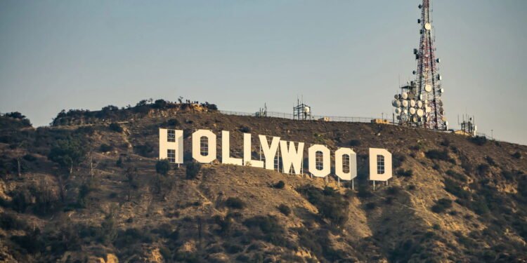 Veja como a filha de uma modelo brasileira construiu um império de sucesso em Hollywood