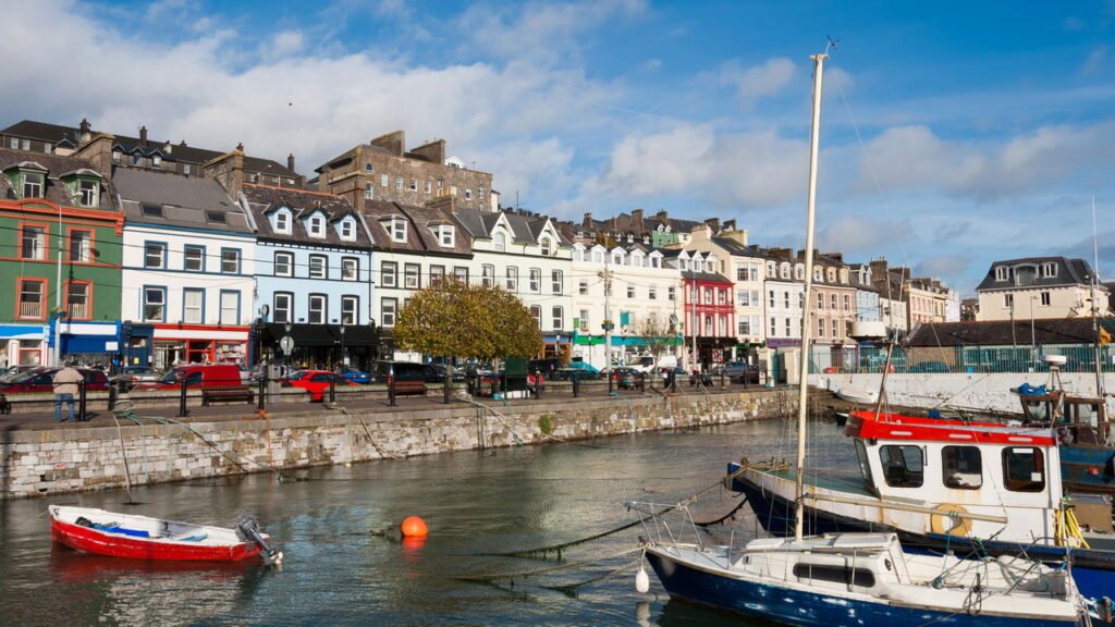 Esta é a cidade irlandesa que viu o Titanic partir em sua última viagem