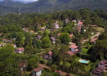 Cinco atividades imperdíveis nessa cidade para quem busca paz nas montanhas