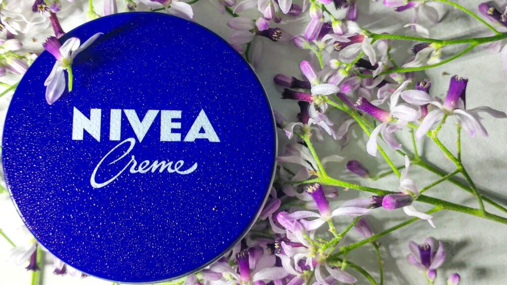 Como o creme Nivea da lata azul virou item essencial de beleza