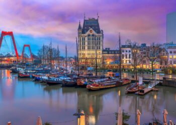 Essa cidade surpreende viajantes com arte moderna e vida noturna