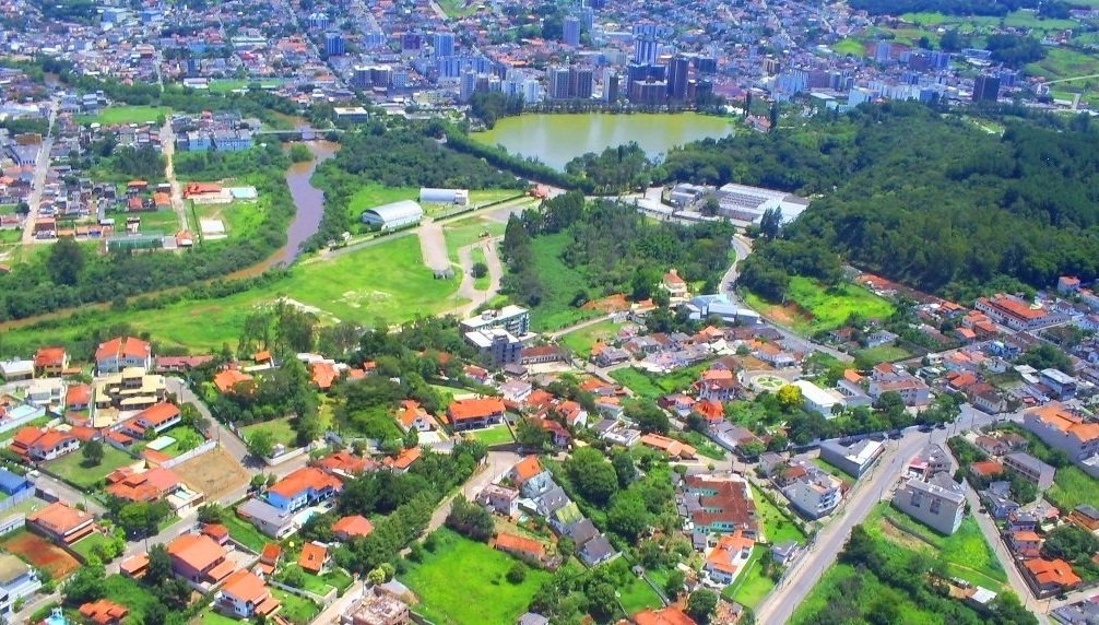 Cidade do interior mineiro encanta com águas termais e passeios históricos