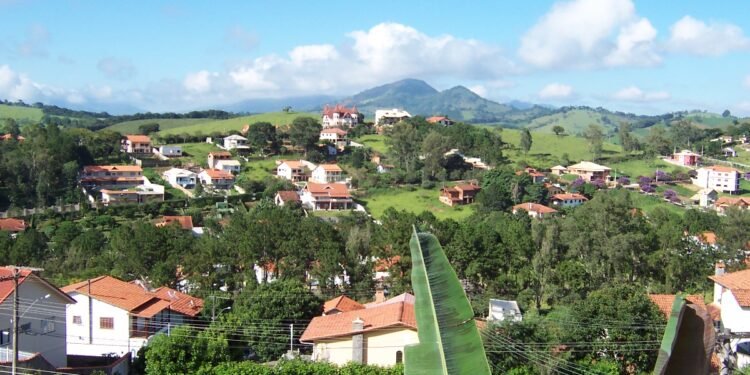 Cidade do interior mineiro encanta com águas termais e passeios históricos