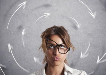 O que significa tontura ao levantar rápido?