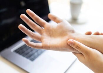 Movimentos repetitivos provocam Tendinite de Quervain em adultos jovens