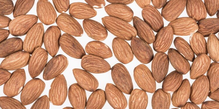 Amêndoas - Créditos: depositphotos.com / VadimVasenin