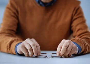 Aposentados que vivem bem na aposentadoria se afastaram dessas 8 coisas