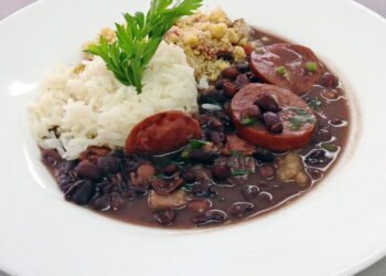 Arroz e feijão é preciso estar em todas as refeições?