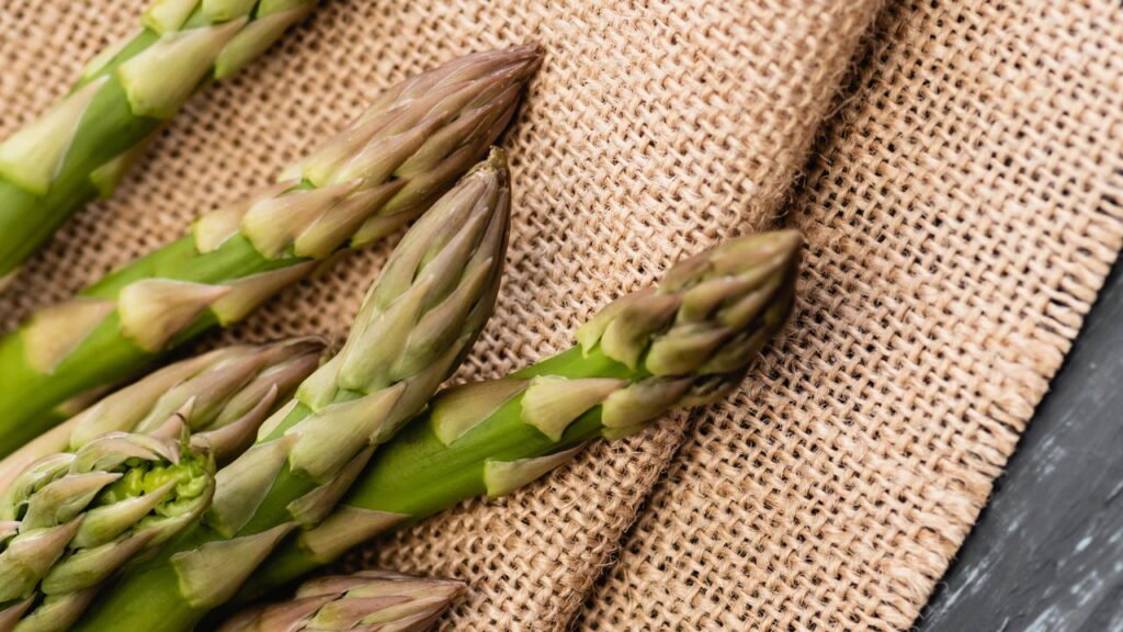 5 principais benefícios dos aspargos para a saúde e 4 maneiras de usá-los