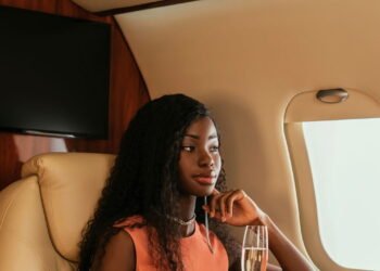 Este é o assento no avião onde suas chances de sobreviver são maiores