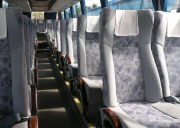 Pessoas que oferecem seu assento a idosos ou menos capazes geralmente apresentam essas 8 características raras, de acordo com a psicologia