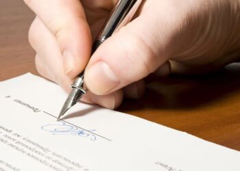 O que significa se uma pessoa sublinha o seu nome na assinatura