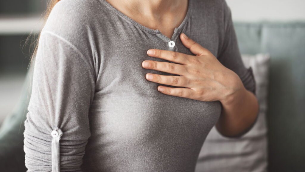 8 sinais sutis de ataques cardíacos em mulheres que os cardiologistas querem que você saiba