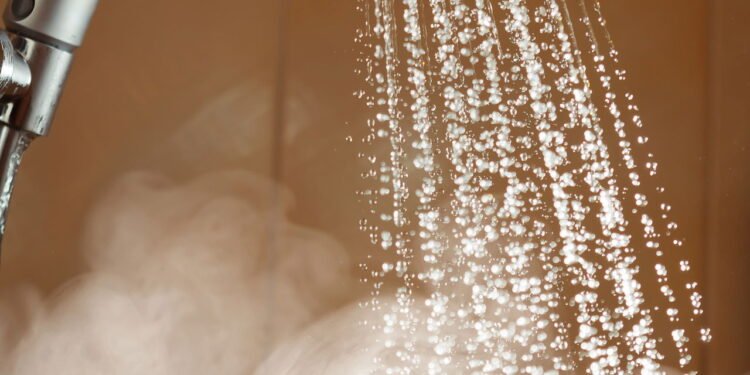 Banho - Créditos: depositphotos.com / nikkytok