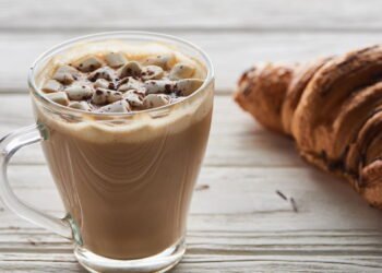 Bebidas quentes realmente causam câncer? Um especialista em intestino explica