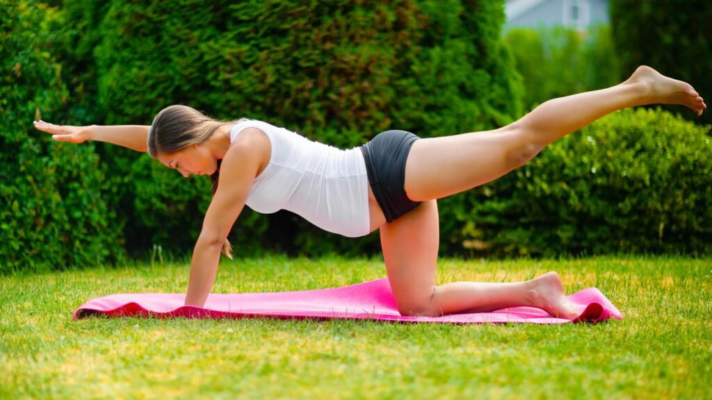 Exercício simples para fortalecer o core e prevenir dores lombares