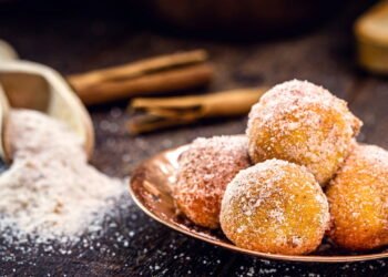 Receita de bolinhos de chuva igual da vovó com ingredientes que você já tem em casa