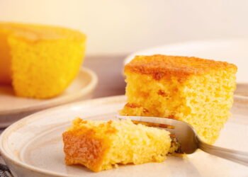 Bolo de maisena deixa qualquer massa mais fofa e leve em apenas 45 minutos