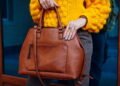 14 coisas estranhas que as mulheres carregam em suas bolsas