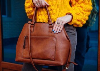 14 coisas estranhas que as mulheres carregam em suas bolsas