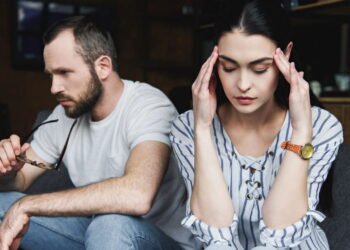 Os 5 sinais que indicam que você está namorando alguém manipulador, segundo a psicologia