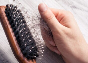 5 maneiras de reduzir a queda de cabelo sem medicamentos ou suplementos