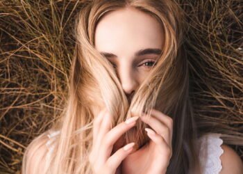 Vitaminas essenciais para cabelos fortes e pele saudável