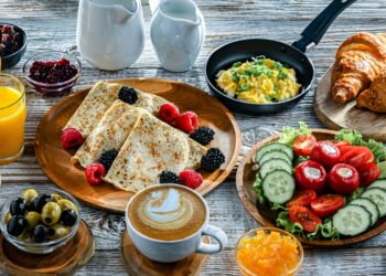 Por que mulheres com mais de uma certa idade devem tomar café da manhã todos os dias