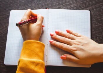 O que significa ser canhoto? Veja o que isso revela sobre você