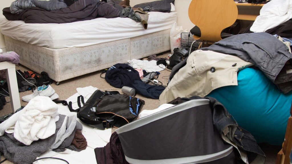 O que significa quando alguém não limpa a casa com frequência