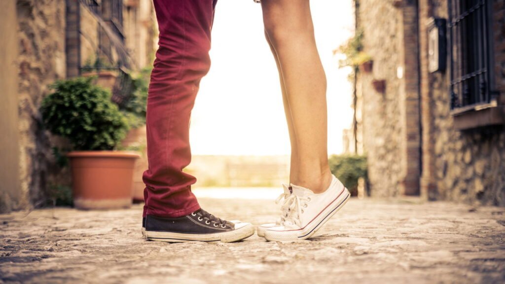 O que significa soltar gases na frente de quem ama segundo a psicologia