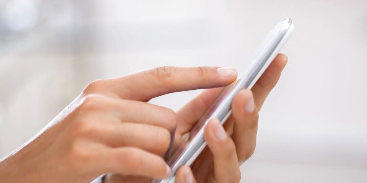 Limitar o uso do celular por três dias: quais benefícios isso traz segundo estudo científico